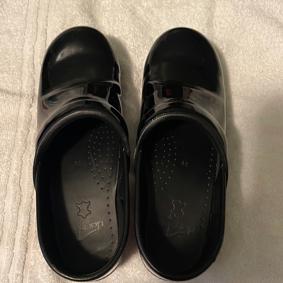 Dansko Shoes Dansko Shiny Black Clog Light Wear As Pictured On